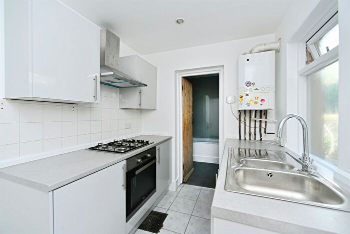 2 Bedroom Property To Rent In Whitehawk Road, Brighton, BN2