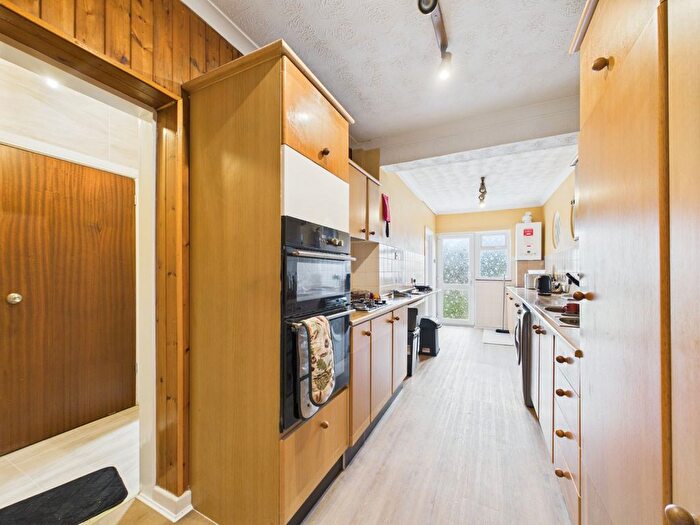 6 Bedroom Semi-Detached House To Rent In Pettits Lane, Romford, RM1