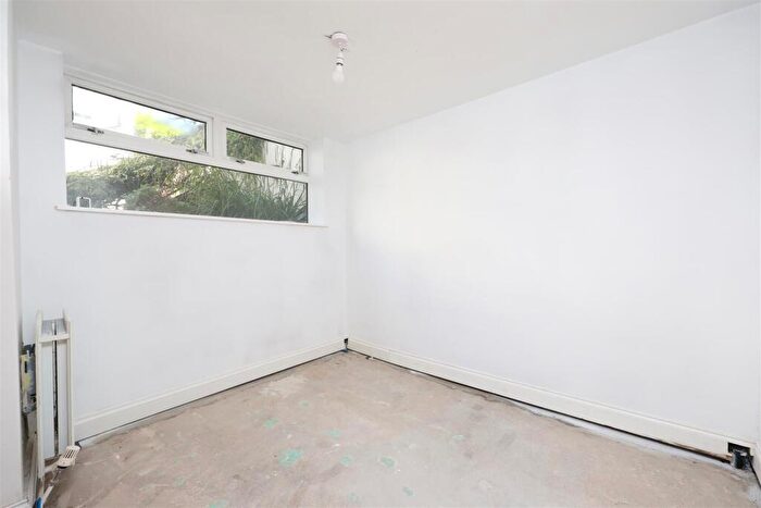 2 Bedroom Flat For Sale In Claremont Avenue, Bishopston, Bristol, BS7