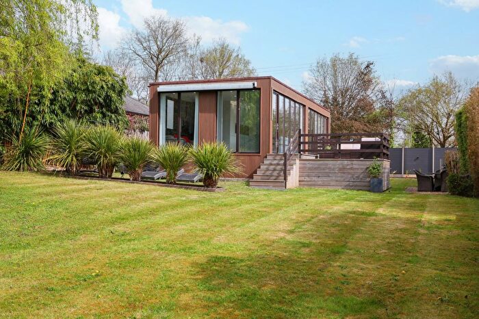 1 Bedroom Bungalow For Sale In Wey Meadows, Weybridge, Surrey, KT13