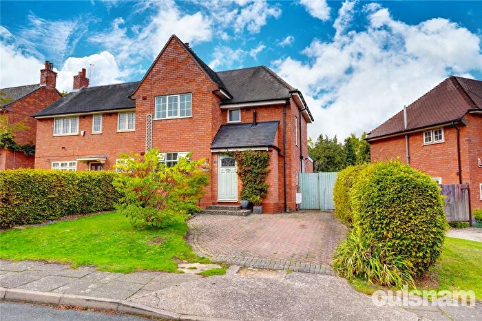 3 Bedroom Semi-Detached House For Sale In Blackthorn Road, Bournville, Birmingham, B30