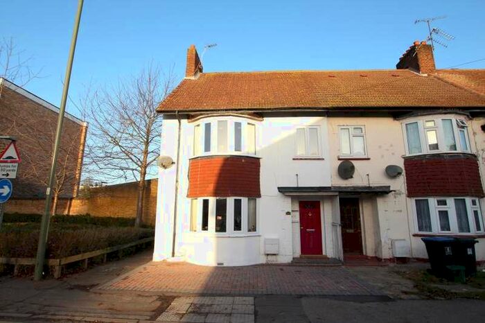 4 Bedroom End Of Terrace House To Rent In Woking, GU21