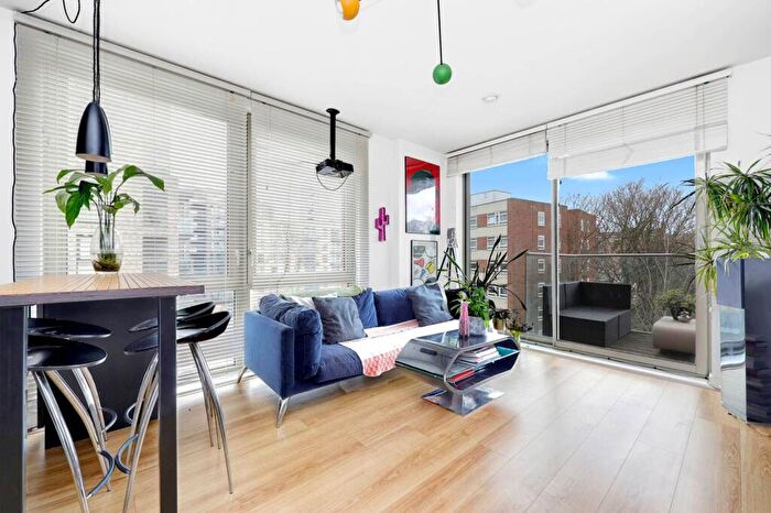 1 Bedroom Flat For Sale In Mulberry Apartments, Manor House, N4