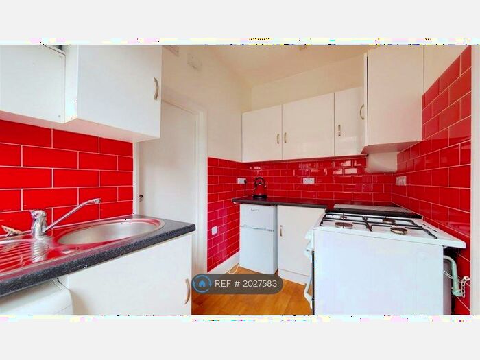 Studio To Rent In Sutton Lane, Hounslow, TW3