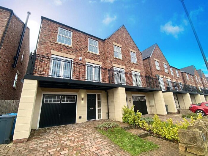 4 Bedroom Town House To Rent In Anglo Close, Dore, Sheffield, S17