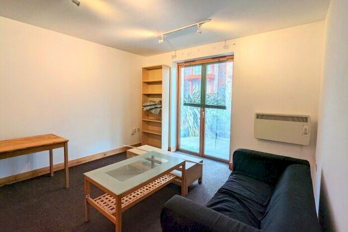 2 Bedroom Flat To Rent In Argyle Court, Bristol, BS2