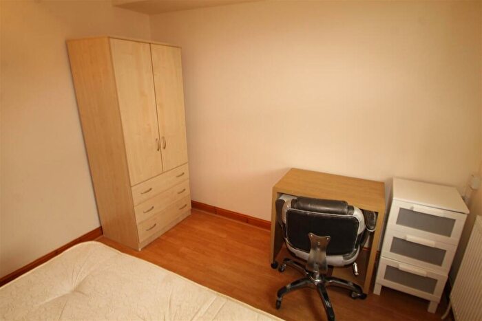 3 Bedroom Flat To Rent In Mundy Place, Cathays, CF24