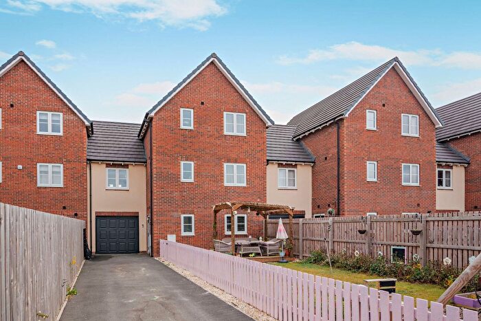 4 Bedroom Link Detached House For Sale In Brigantia View, Castleford, West Yorkshire, WF10