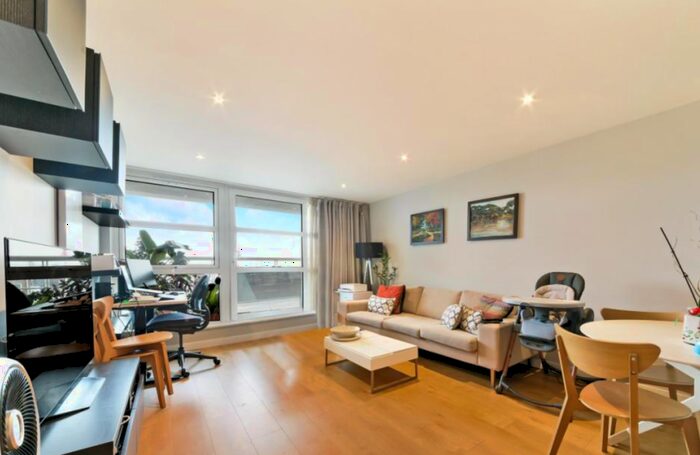 2 Bedroom Flat To Rent In Swish Building, London, SW15