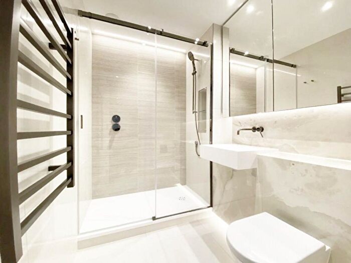 2 Bedroom Flat To Rent In Belvedere Row, London, W12