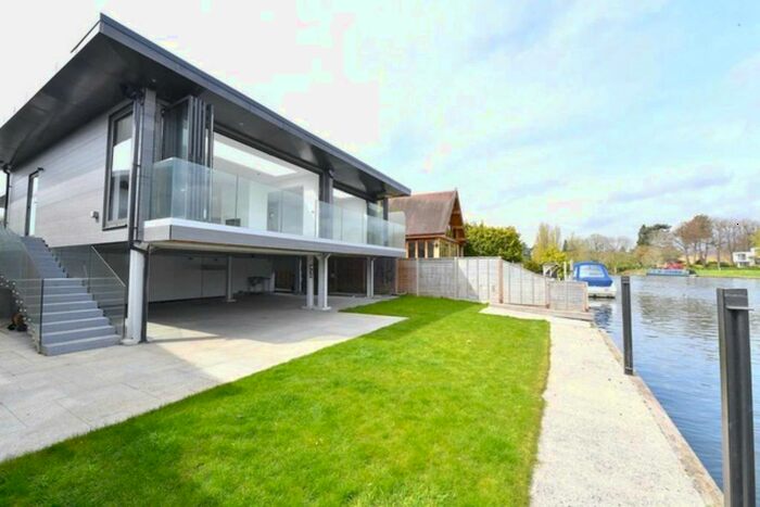 3 Bedroom Detached House To Rent In Riverside, Staines, TW18