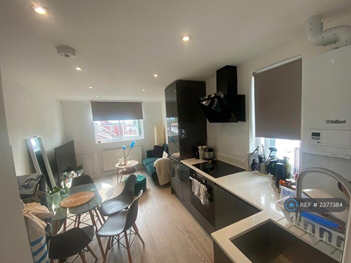 2 Bedroom Flat To Rent In Finchley Lane, London, NW4