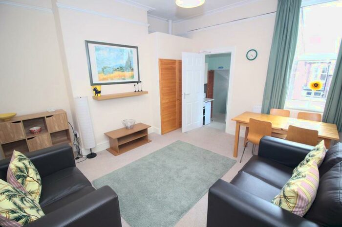 3 Bedroom Flat To Rent In Newlands Road, Jesmond, Newcastle Upon Tyne, NE2