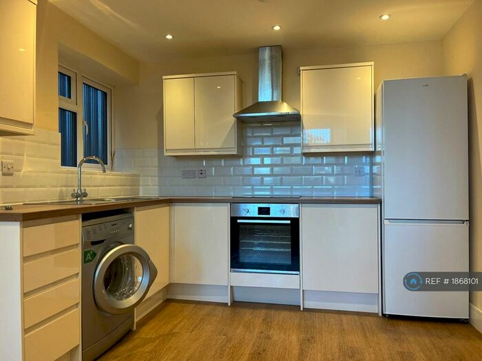 1 Bedroom Flat To Rent In Abbey House, Horsham, RH13