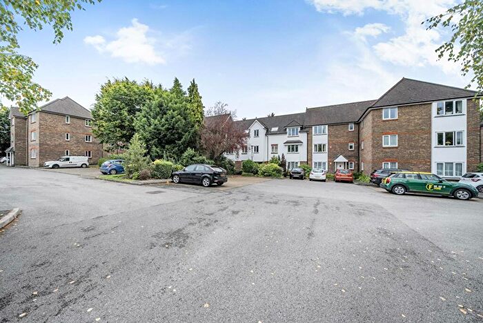 2 Bedroom Flat To Rent In Granville Place, Pinner, HA5
