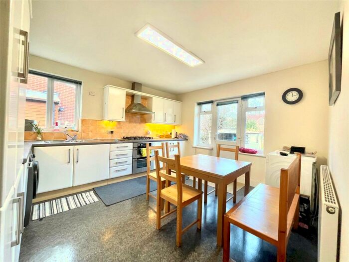 2 Bedroom Bungalow To Rent In Armour Hill, Tilehurst, Berkshire, RG31