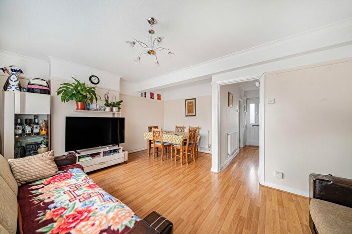 3 Bedroom Maisonette For Sale In Bexley Road, London, SE9