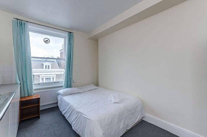 Studio To Rent In Castletown Road, Barons Court, London, W14