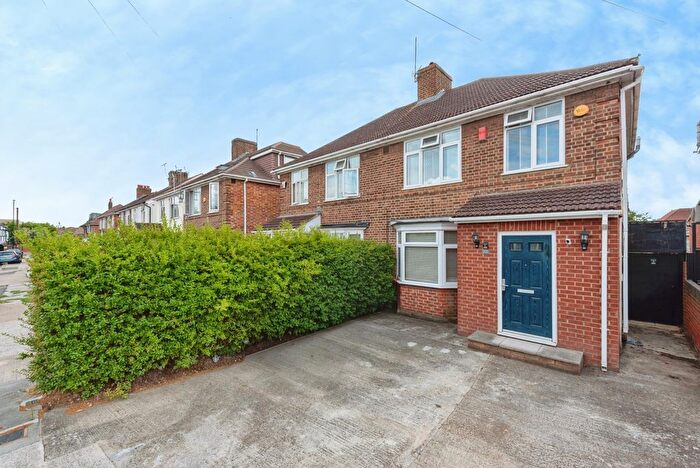 3 Bedroom Semi-detached House To Rent In Prospect Close, Hounslow, TW3