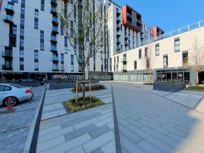 2 Bedroom Flat To Rent In Beaumont Court, Victoria Avenue, SS2