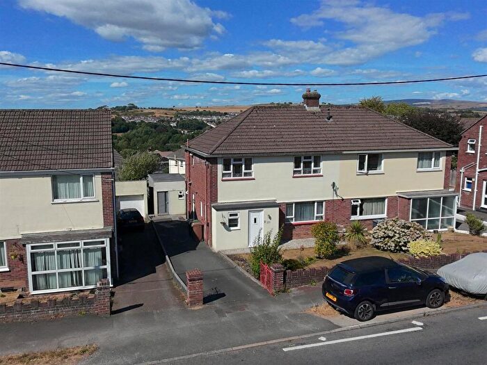 4 Bedroom Semi Detached House For Sale In Merafield Road, Plymouth, PL7