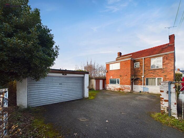 4 Bedroom Detached House For Sale In Holt Road, Wrexham, LL13