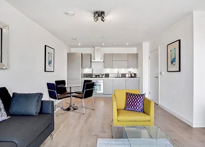 1 Bedroom Flat To Rent In Great Eastern Road, London, E15