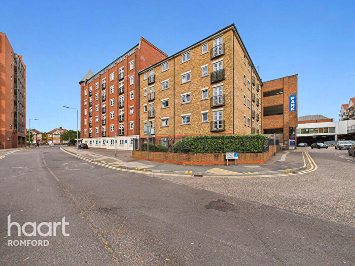 2 Bedroom Apartment For Sale In Hazeleigh House, Romford, RM1