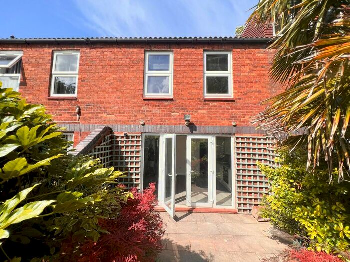 6 Bedroom House To Rent In Small Lane, Fishponds, Bristol, BS16