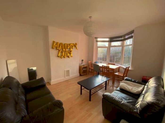 4 Bedroom Semi-Detached House To Rent In Cottonfield Road, Withington, M20