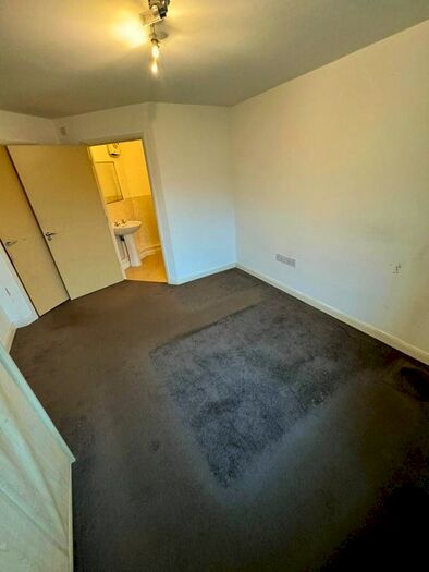 2 Bedroom Flat To Rent In Loughland Close, Leicester, LE8