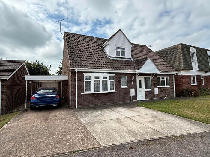 3 Bedroom Chalet For Sale In Woodfield Close, Walton-on-the-naze, CO14