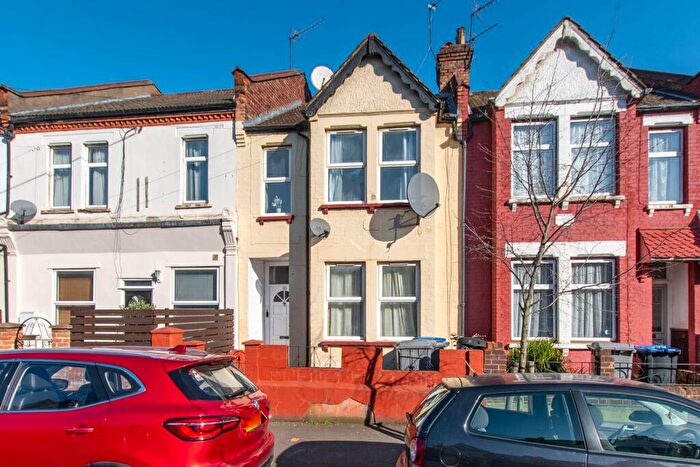 2 Bedroom Maisonette To Rent In Deacon Road, Dollis Hill, London, NW2