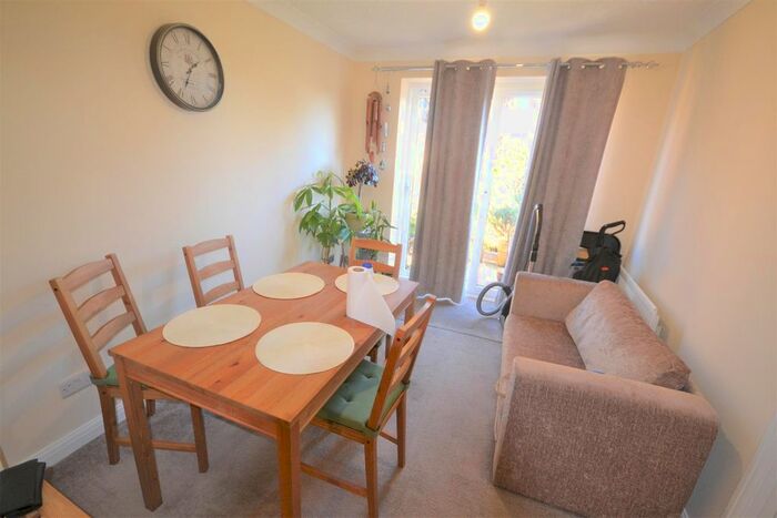 3 Bedroom Detached House To Rent In Oak Tree Lane, Eastbourne, BN23