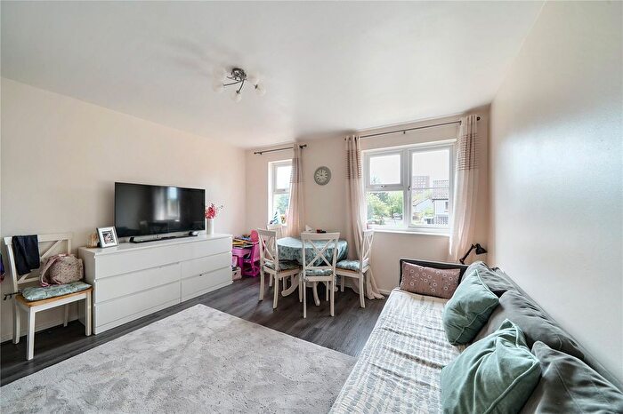 1 Bedroom Flat For Sale In Abbotswood Way, Hayes, UB3
