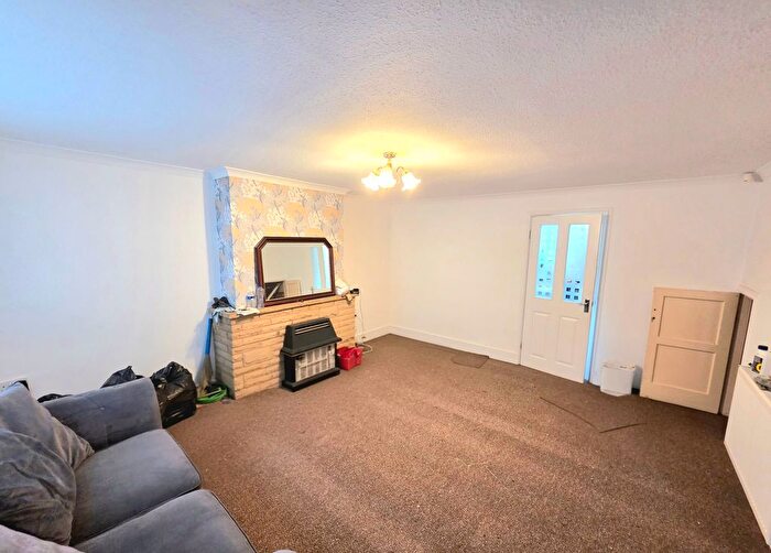 3 Bedroom Semi Detached House To Rent In Bowhill Grove, Leicester, LE5