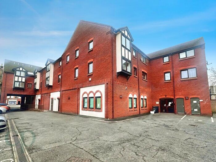 2 Bedroom Property To Rent In High Street, Shefford, SG17