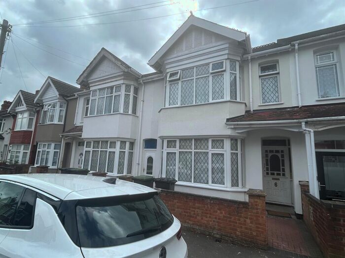 3 Bedroom Terraced House For Sale In Mansfield Road, Luton, LU4
