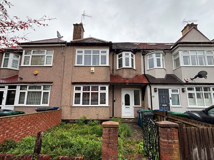 3 Bedroom Terraced House For Sale In Hale Grove Gardens, London, NW7