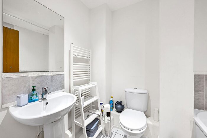 1 Bedroom Flat For Sale In High Street, London, E15