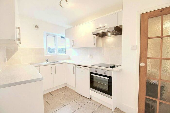 3 Bedroom Flat To Rent In Fairfield Gardens, Hornsey, London, N8