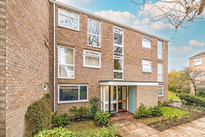 1 Bedroom Flat To Rent In Harrowdene Gardens, Teddington, TW11