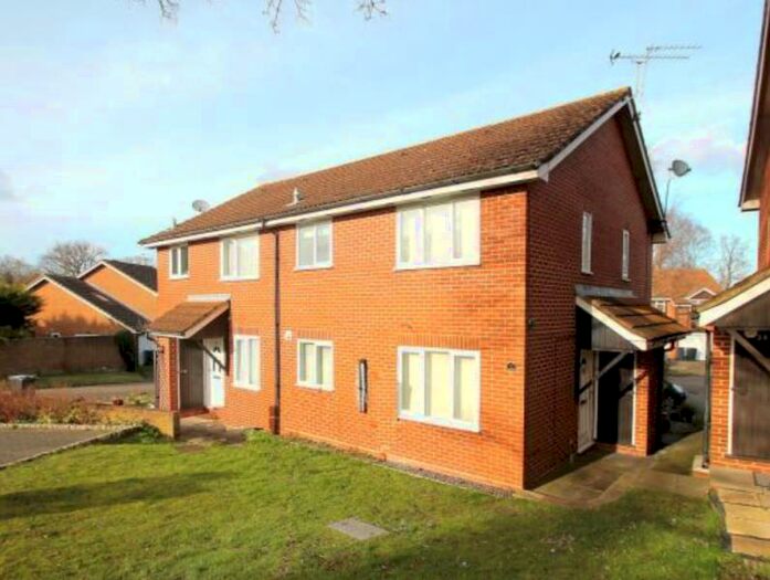 1 Bedroom Terraced House To Rent In Lightwater, GU18