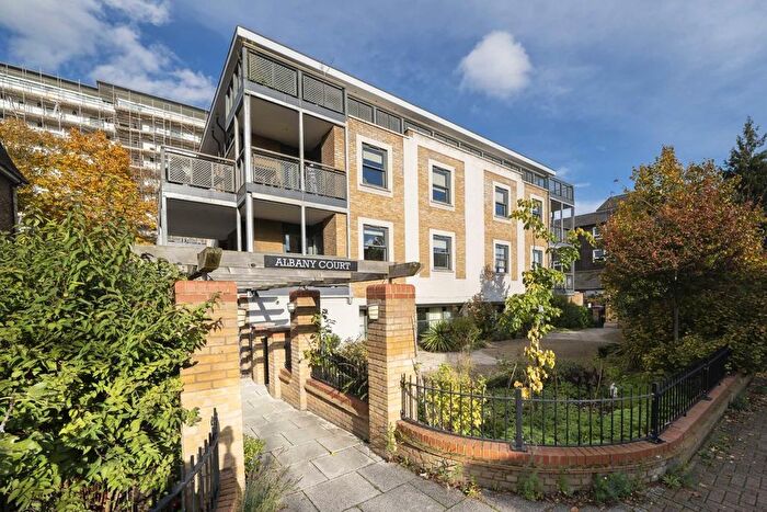 3 Bedroom Flat To Rent In Spring Grove, London, W4