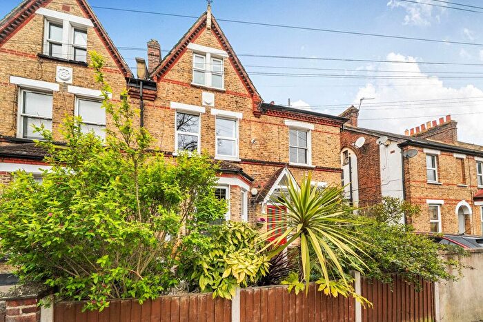 2 Bedroom Flat For Sale In Selby Road, Anerley, Penge, SE20