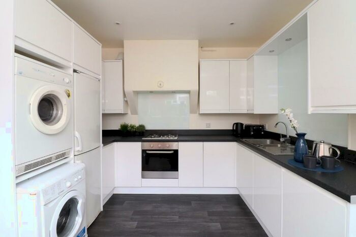5 Bedroom House To Rent In Gordon Avenue, SO14