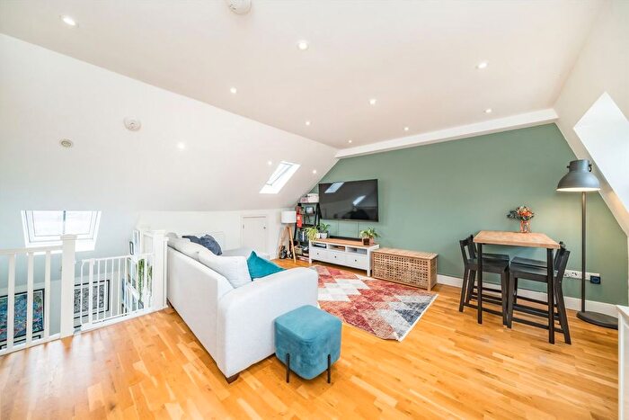 2 Bedroom Flat For Sale In Merton Hall Road, London, SW19
