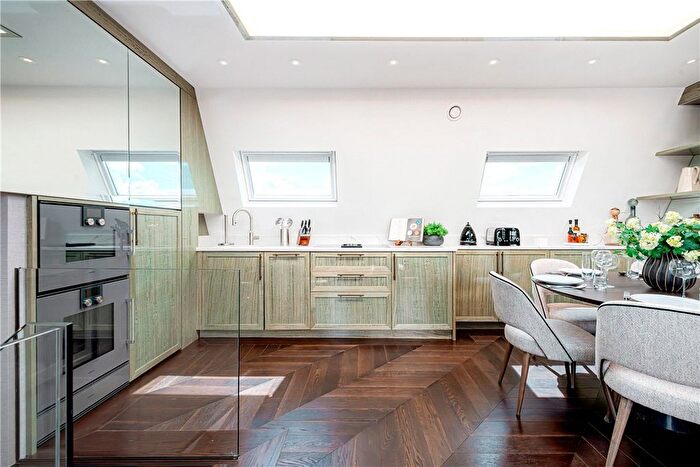 3 Bedroom Flat To Rent In Prince Of Wales Terrace, London, W8