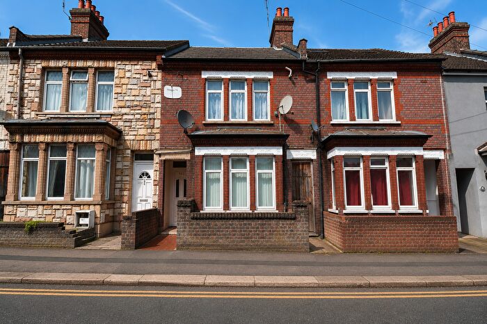 4 Bedroom Terraced House For Sale In Ashburnham Road, Luton, LU1