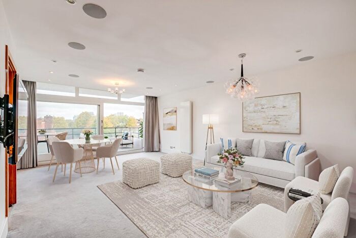 3 Bedroom Flat To Rent In London House, - Avenue Road, St Johns Wood, NW8